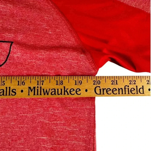 Champion Men's Medium Red Wisconsin Badgers Short Sleeve Polytester T-Shirt - Picture 6 of 11